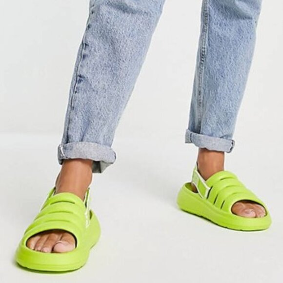 UGG Sport Yeah Sandals Slip-on Slides Lime Green Size Big Kids 5 Women’s 6 NEW - Picture 1 of 7
